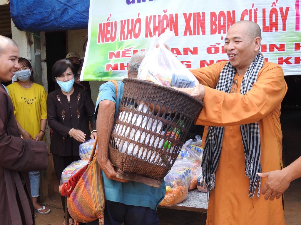 Bình Phước: Tổ đình Đức Bổn A Lan Nhã hỗ trợ đồng bào dân tộc S’Tiêng mùa dịch Covid-19