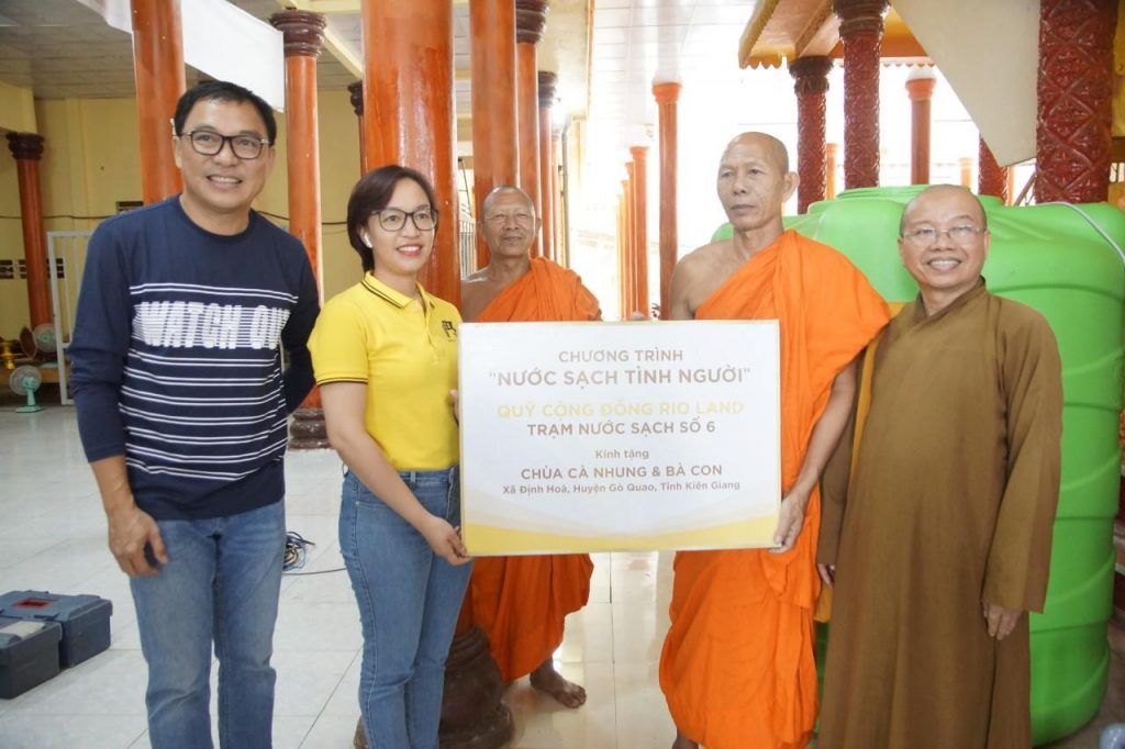 [Video] Kiên Giang: Đoàn từ thiện trao tặng trạm cấp nước sạch tại Huyện Gò Quao