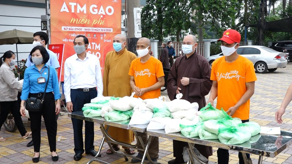 [Video] Bắc Ninh: GHPGVN phối hợp cùng liên đoàn lao động tỉnh lắp đặt cây ATM gạo hỗ trợ công nhân lao động