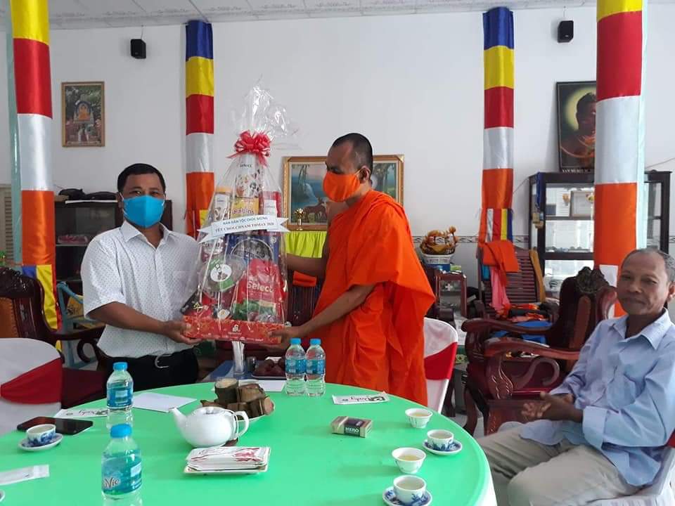 Vĩnh Long: Ban Dân tộc tỉnh thăm và chúc mừng tết Chôl Chnăm Thmây chùa Gò Xoài