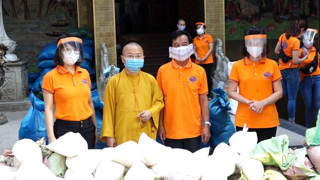 TP.HCM: Chùa Giác Ngộ - Quỹ Đạo Phật Ngày Nay trao tặng gạo đợt 3 đến bà con trong nạn Covid-19