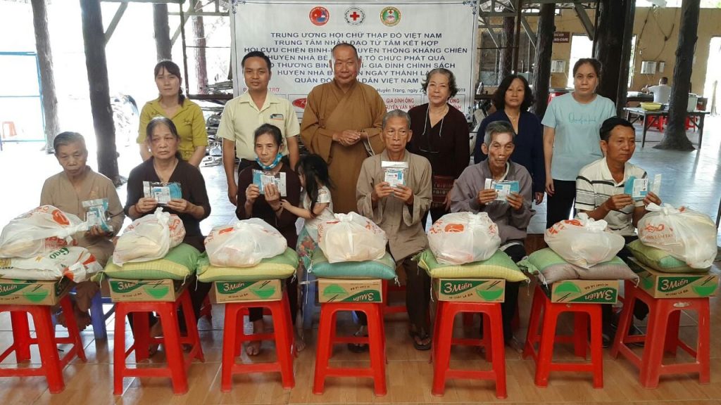TP.HCM: Chùa Huyền Trang trợ giúp dân nghèo trong mùa dịch Covid-19