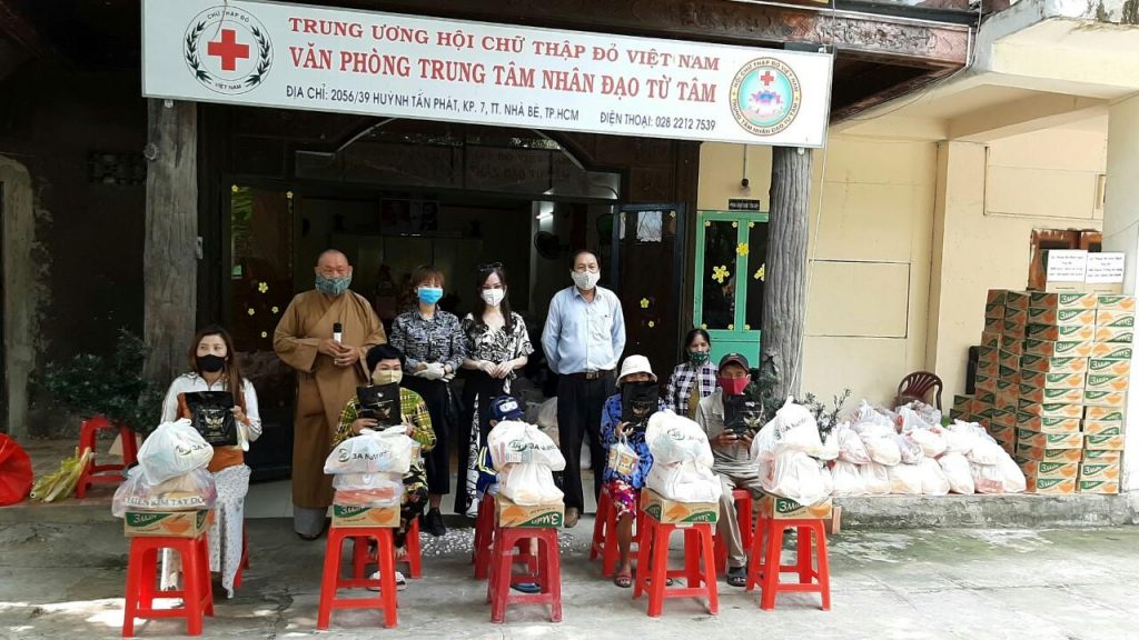 TP.HCM: Chùa Huyền Trang tiếp tục trợ giúp bà con hoàn cảnh khó khăn vượt qua đại dịch Covid-19