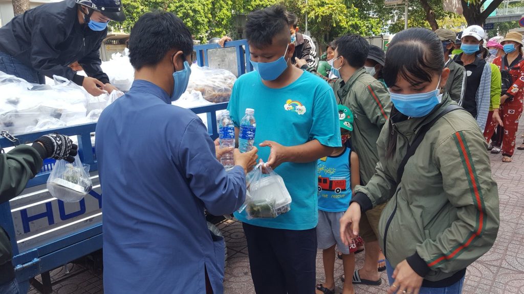 TP.HCM: Chùa Pháp Minh tặng 1.000 phần cơm từ thiện