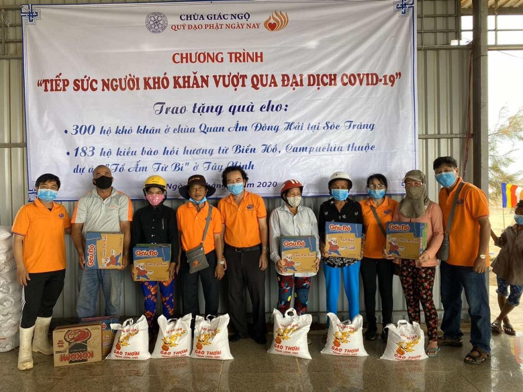 Sóc Trăng: Quỹ Đạo Phật Ngày Nay tặng gạo tiếp sức người khó khăn vượt qua đại dịch Covid-19