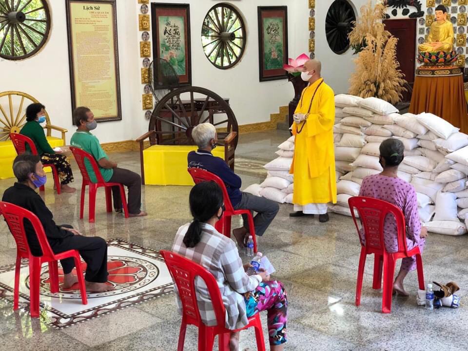 Đồng Tháp: Quỹ Đạo Phật Ngày Nay tặng 3 tấn gạo tại chùa Quan Âm