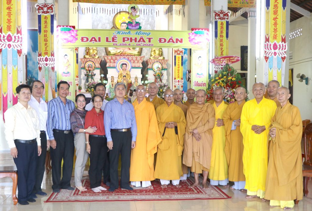 Bến Tre: Lãnh đạo các ban ngành Chính quyền tỉnh chúc mừng Đại lễ Phật Đản PL. 2564 -DL.2020