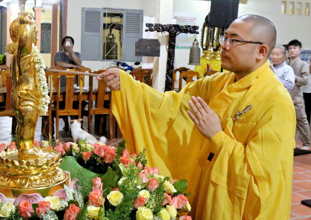 TP.HCM: Chùa Pháp Minh kính mừng Phật đản và trao tặng 1.000 phần cơm từ thiện
