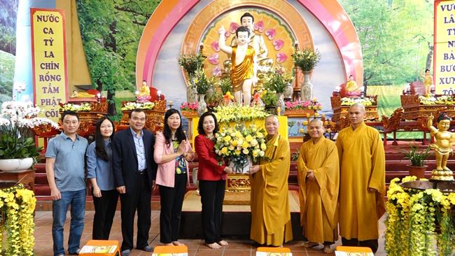 Lãnh đạo các cơ quan ban ngành chúc mừng Phật Đản tại chùa Bằng (Linh Tiên Tự)