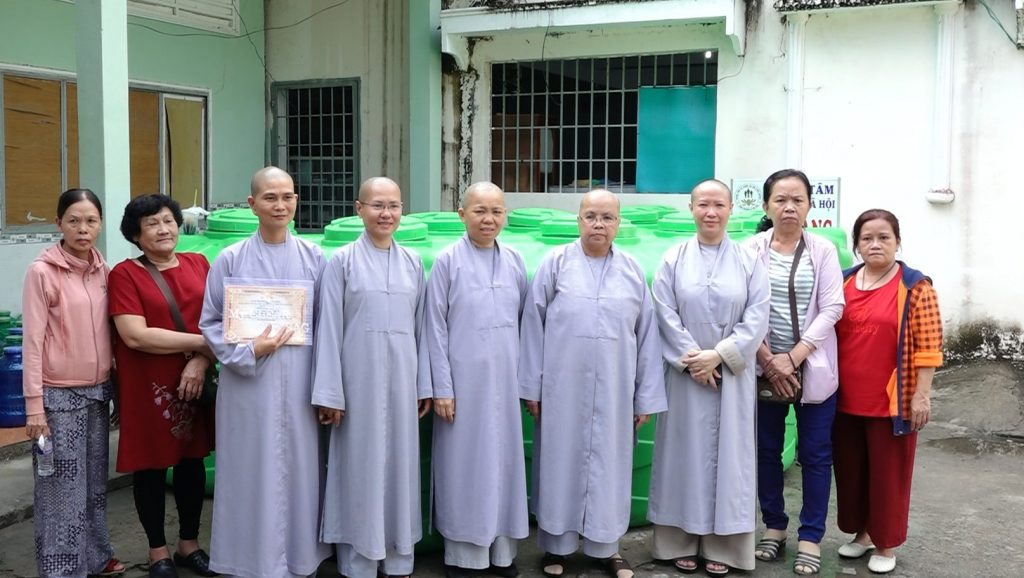 Kiên Giang: Đoàn từ thiện thăm, tặng quà tại Trung tâm TTXH Phật Quang và chùa Tân Phước