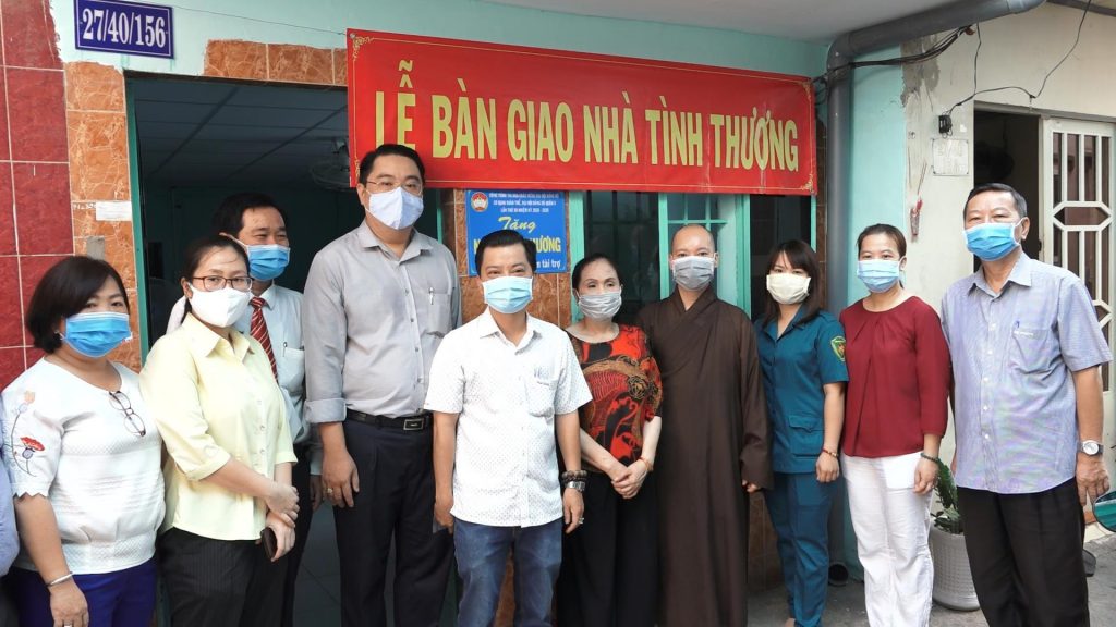 [Video] TP.HCM: Ủy ban MTTQ quận 3 cùng chùa Vĩnh Nghiêm trao tặng nhà tình thương