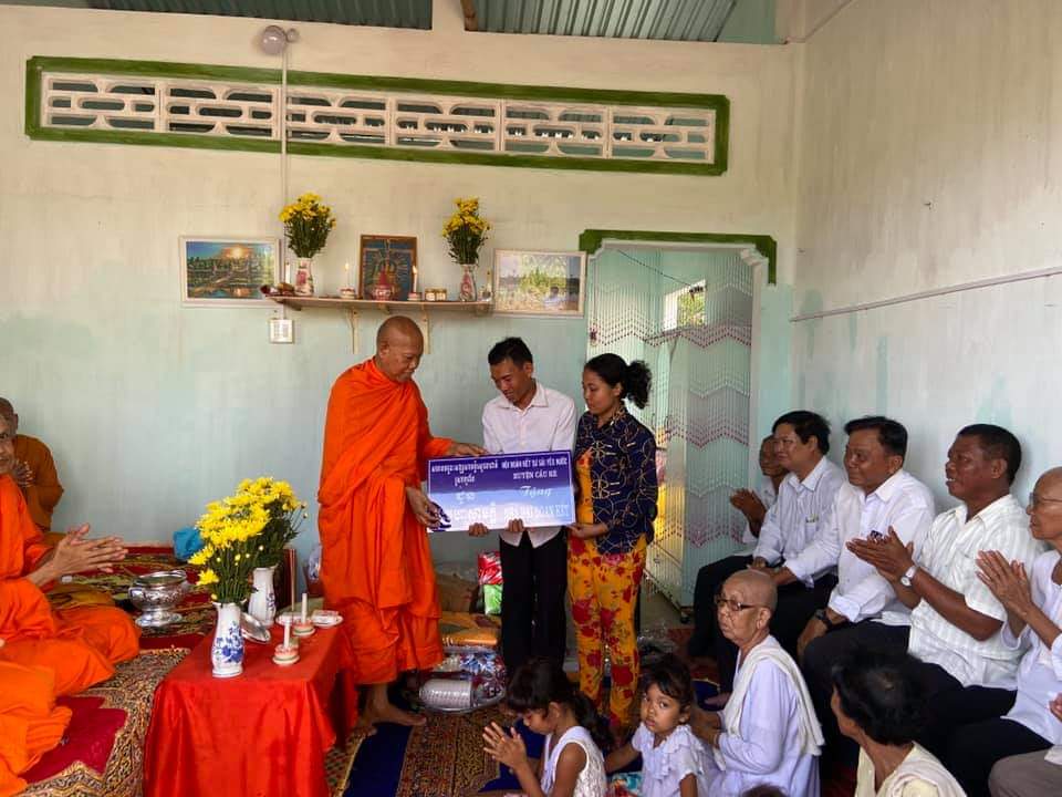 Trà Vinh: Hội Đoàn kết Sư sãi Yêu nước huyện Cầu Kè trao tặng nhà Đại đoàn kết lần thứ 16