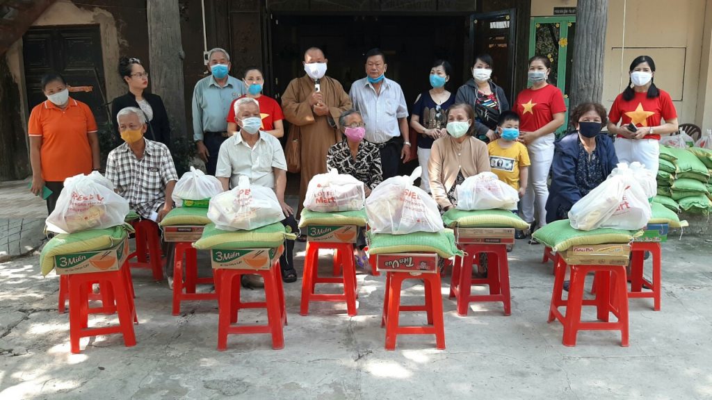 TP.HCM: Trung tâm Nhân đạo Từ Tâm phát quà nhân ngày lễ 30/4
