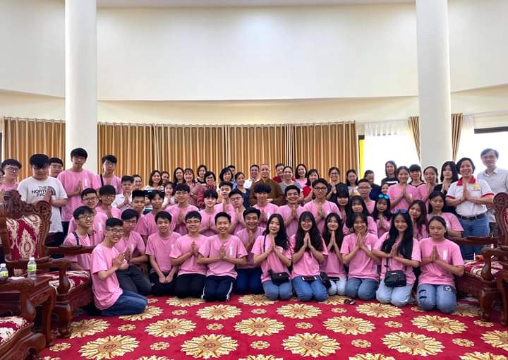 Hà Nội: Giao lưu giữa giáo viên, học sinh lớp 10 trường Huỳnh Thúc Kháng và Học viện Phật giáo Việt Nam