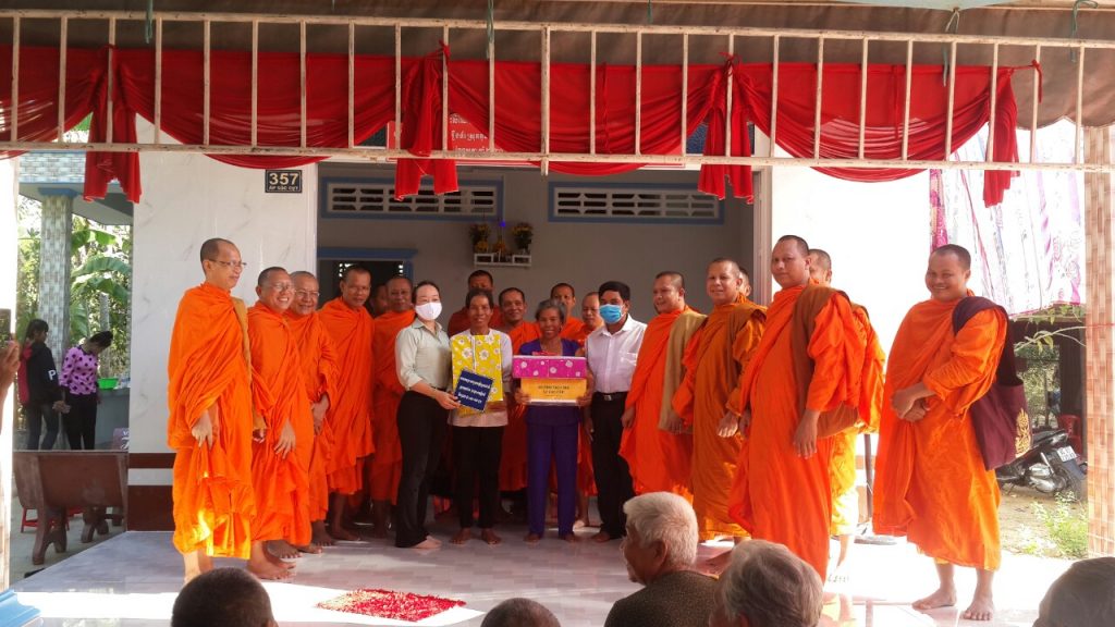 Trà Vinh: Hội Đoàn kết Sư sãi Yêu nước huyện Cầu Ngang tặng nhà tình thương lần thứ 4