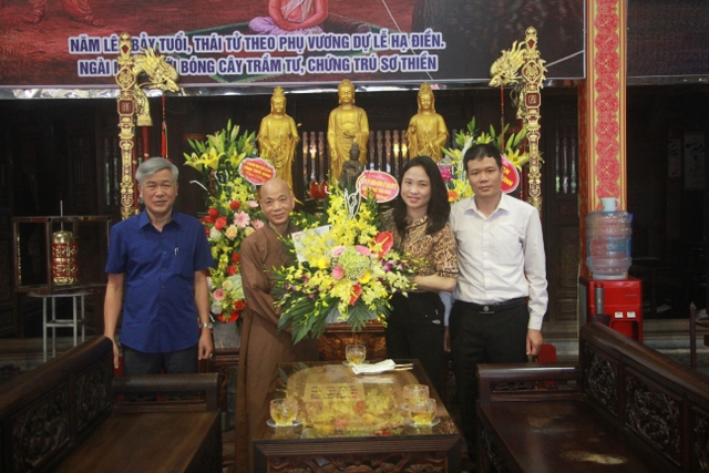 Thái Bình: Các đoàn chúc mừng Phật đản Thượng tọa Thích Thanh Định