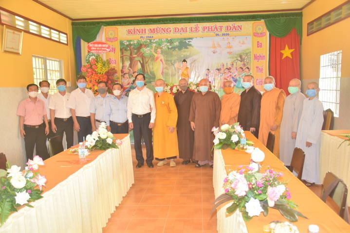 Tây Ninh: Ban Dân vận tỉnh thăm, chúc mừng BTS GHPGVN tỉnh nhân Đại lễ Phật đản PL.2564