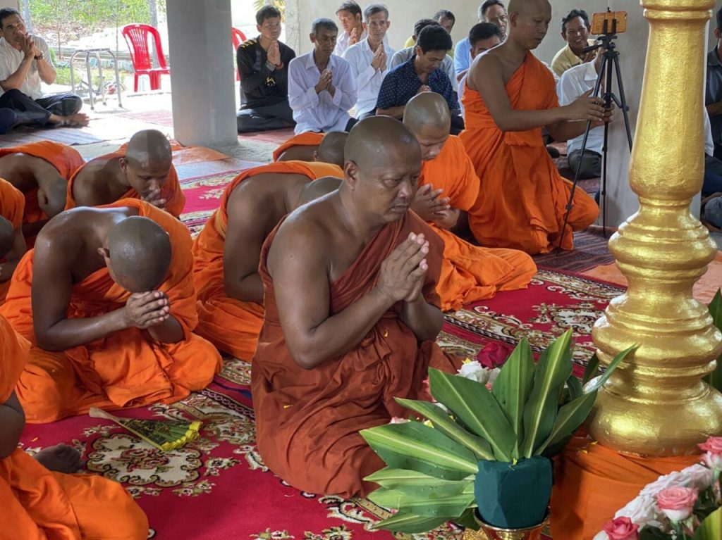 Trà vinh: Lễ đặt đỉnh tháp Chánh điện chùa Chông Tọp huyện Châu Thành