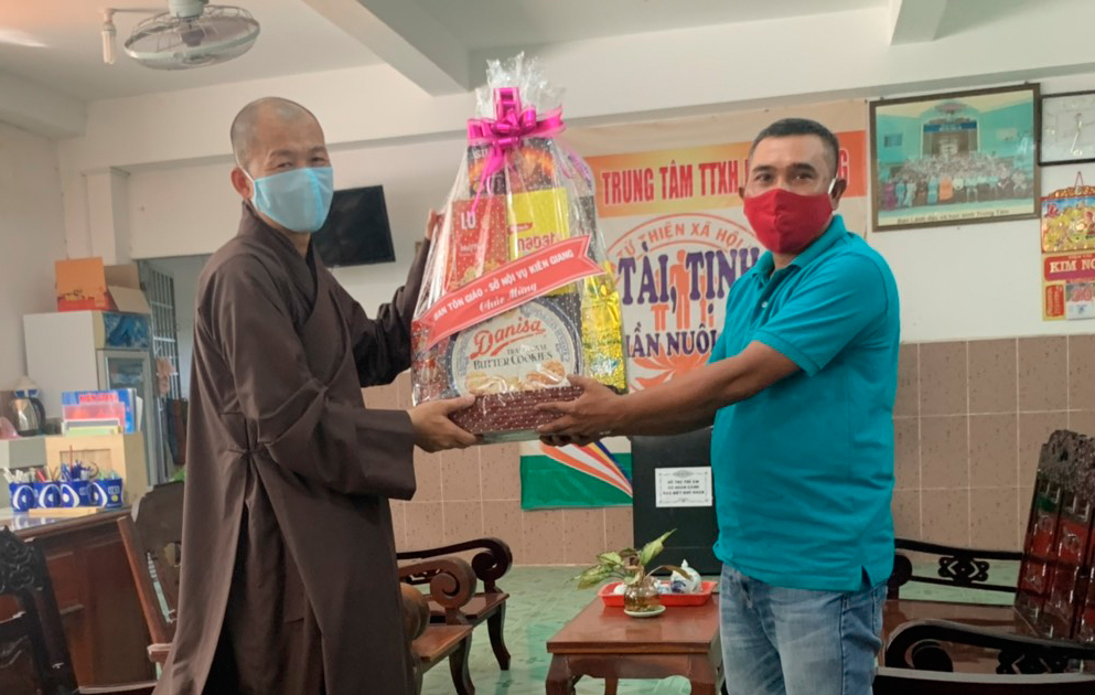 Kiên Giang: Ban Tôn giáo tỉnh chúc mừng Phật đản PL.2564