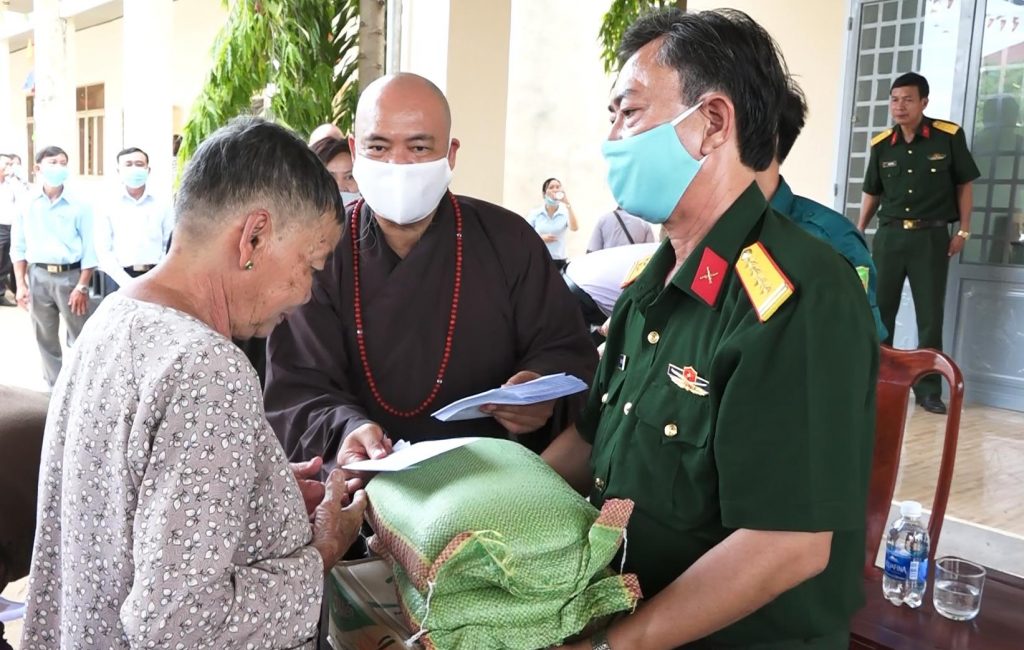 Bình Phước: Ban TTXH GHPGVN TP.HCM tặng 1000 phần quà cho bà con khó khăn trong mùa dịch Covid-19