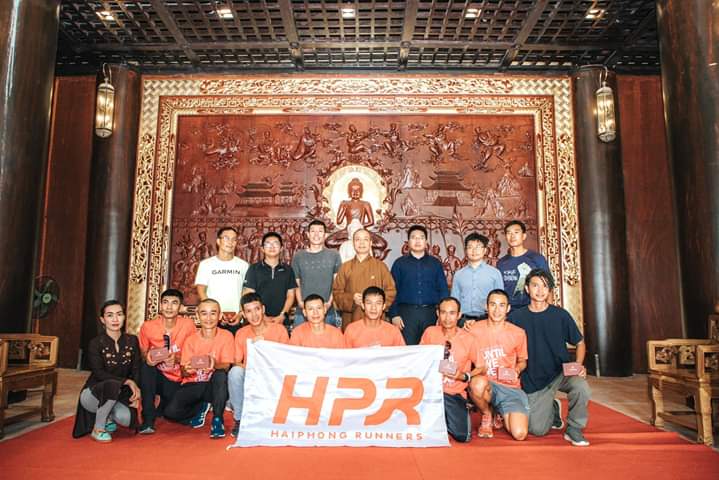 Hà Nam: Chùa Tam Chúc đón các thành viên nhóm chạy Vietnam Ekiden với hành trình “ chạy bộ tiếp sức xuyên Việt” vào lễ Phật, cầu an