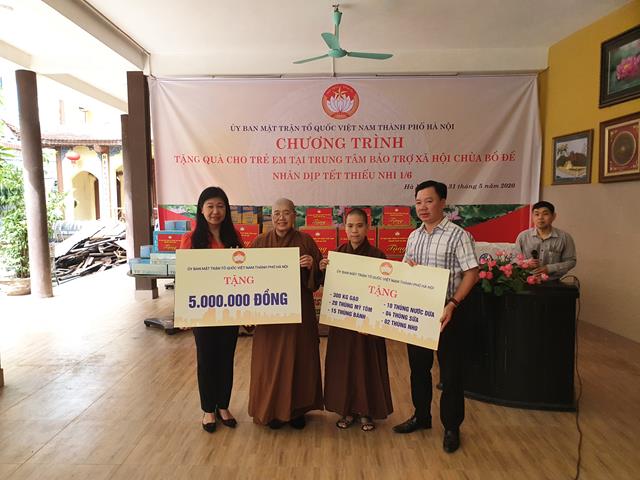 [Video] Hà Nội: Ủy ban MTTQVN thành phố tặng quà cho trẻ em tại cơ sở bảo trợ xã hội chùa Bồ Đề