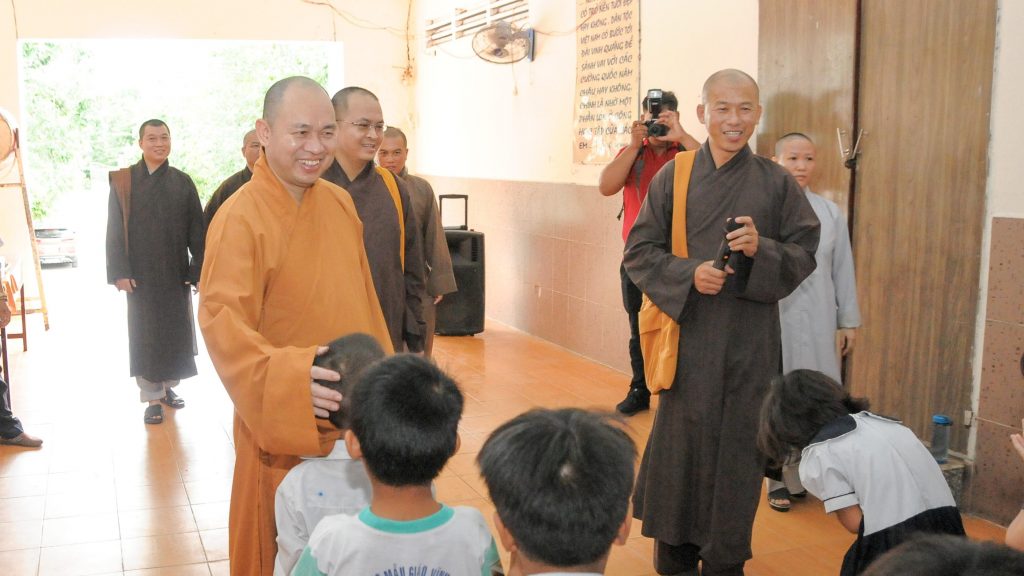 [Video] Kiên Giang: TT. Thích Đức Thiện thăm trung tâm TTXH Phật Quang