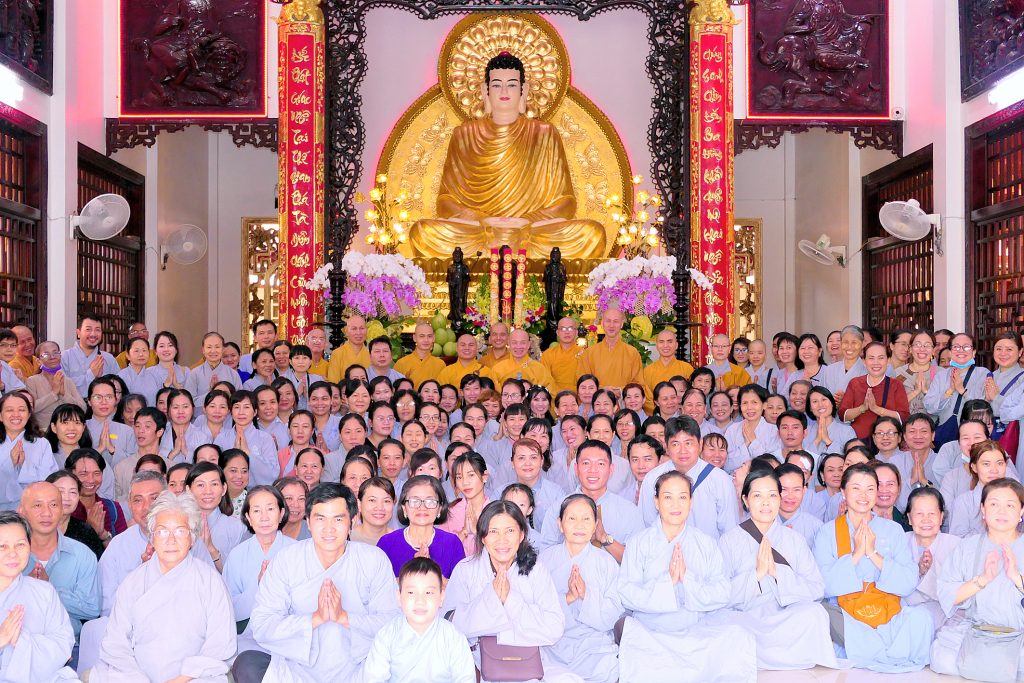 Phật tử chùa Pháp Tạng viếng thăm, cúng dường các Trường hạ thành phố Hồ Chí Minh và tỉnh Bến Tre