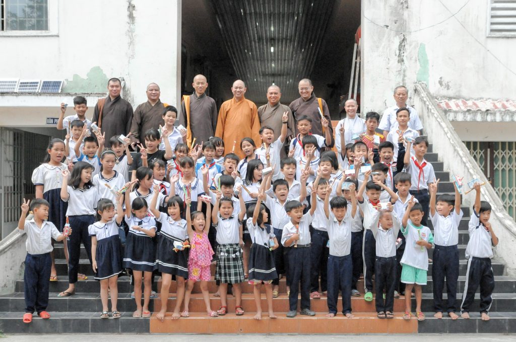 Kiên Giang: TT.Thích Đức Thiện thăm trung tâm TTXH Phật Quang