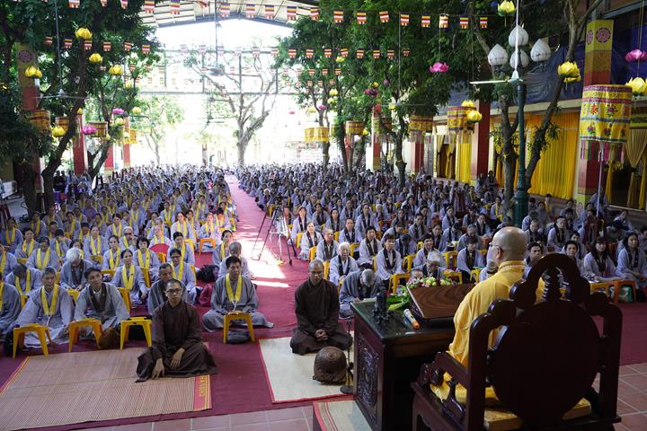 Hà Nội: Ngày thứ hai – Khóa tu an lạc tháng 5 năm Canh Tý tại chùa Bằng