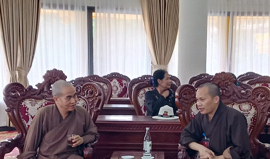 Hà Nội: TT. Thích Đức Thường cùng Phật tử huyện Thường Tín cúng dàng hạ trường Học viện Phật giáo Việt Nam