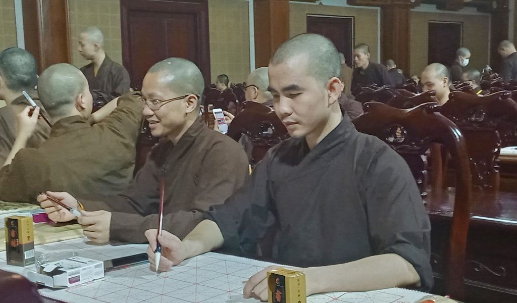 Hà Nội: Câu lạc bộ Văn hóa - Văn nghệ - Thể thao Học viện Phật giáo Việt Nam khai giảng lớp thư pháp