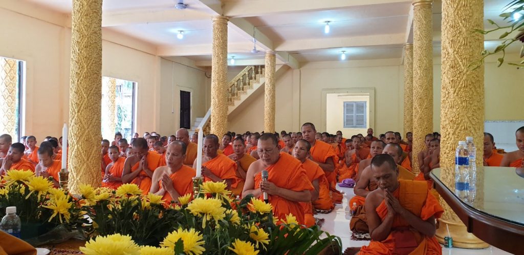 Trà Vinh: Chư Tăng Phật giáo Nam tông đảnh lễ HT. Thạch Son trước nhập hạ PL.2564