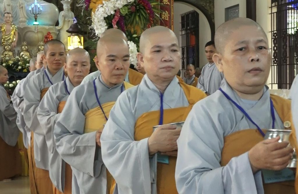 TP.HCM: Trang nghiêm lễ cổ Phật khất thực tại trường hạ chùa Kiều Đàm