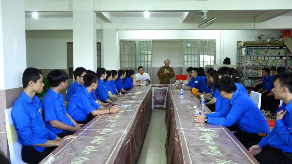 Kiên Giang: Sinh viên trường Cao đẳng Kiên Giang thăm Trung Tâm TTXH Phật Quang
