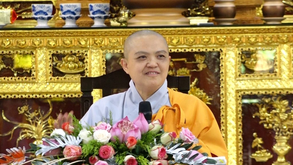 Bình Dương: Chùa Thiên Quang tổ chức khóa tu an lạc và trao quà cho bà con khiếm thị