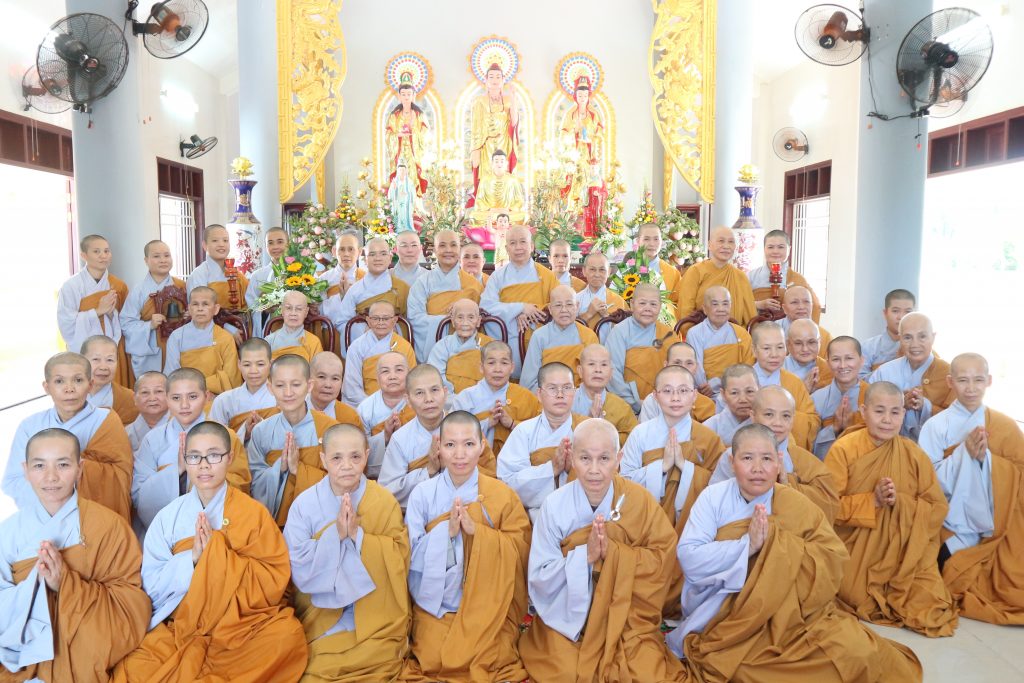 Bến Tre: Phái đoàn Phân Ban Ni Giới Trung ương viếng thăm Trường hạ Ni chùa Bạch Vân
