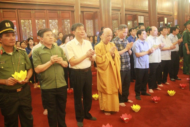 Thái Bình: Lễ cầu siêu và thắp nến tri ân tại đền thờ Liệt sỹ tỉnh