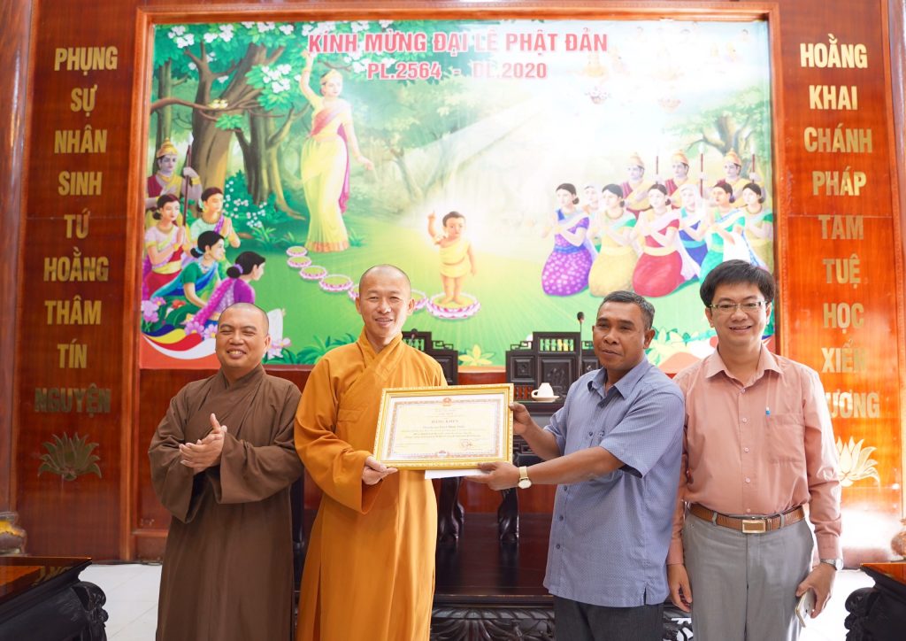 Kiên Giang: UBND tỉnh tặng bằng khen cho TT. Thích Minh Nhẫn trong công tác phòng chống dịch Covid-19