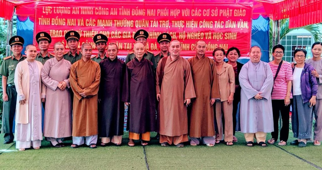 Đồng Nai: Chùa Long Tuyền cùng đoàn y bác sĩ TP. HCM khám bệnh, phát quà tại huyện Vĩnh Cửu