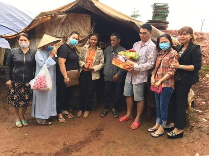 Đắk Nông: Chùa Hưng Phước trao tặng hơn 500 phần quà đến bà con xã Đắk R'Tih