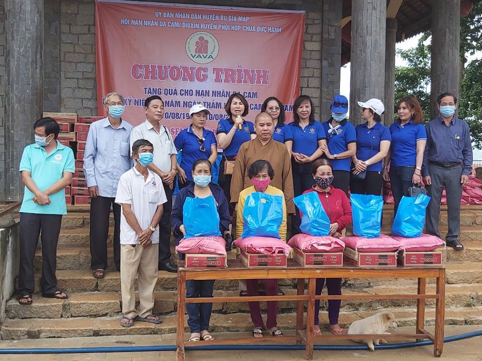 Bình Phước: Chùa Đức Hạnh trao quà cho nạn nhân chất độc da cam