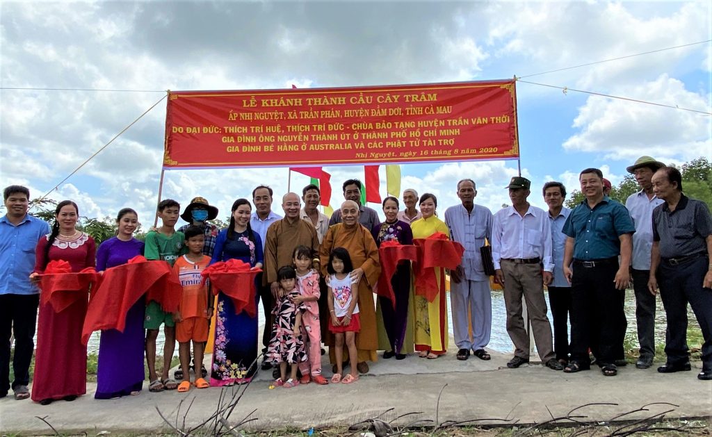 Cà Mau: Bàn giao cầu giao thông nông thôn và nhà tình thương đón mừng Đại lễ Vu Lan PL.2564 – DL.2020
