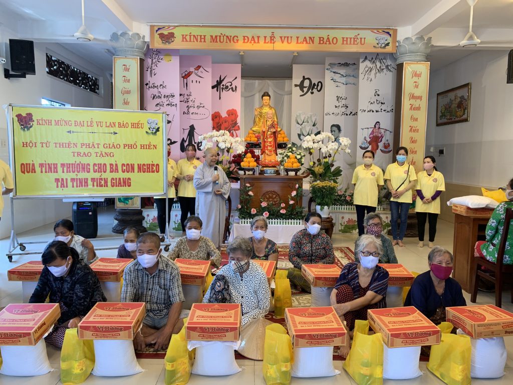 Tiền Giang: Chùa Tịnh Nghiêm tặng quà từ thiện nhân mùa Vu lan Báo hiếu PL.2564