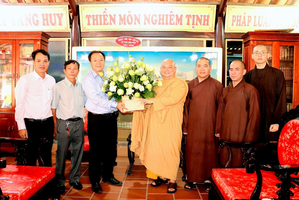 Bình Dương: Thành uỷ TP. Thủ Dầu Một thăm, chúc mừng Ban Trị sự PG tỉnh nhân dịp lễ Vu lan Báo hiếu
