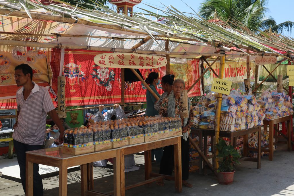 Trà Vinh: Chùa Liên Phước tổ chức khám chữa bệnh và tặng quà người nghèo mùa Vu lan