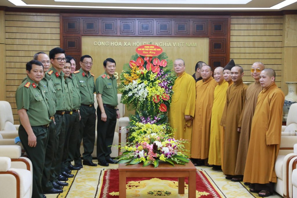 Hà Nội: Trung ương Giáo hội thăm và chúc mừng Bộ Công an nhân kỷ niệm 75 năm ngày thành lập CAND