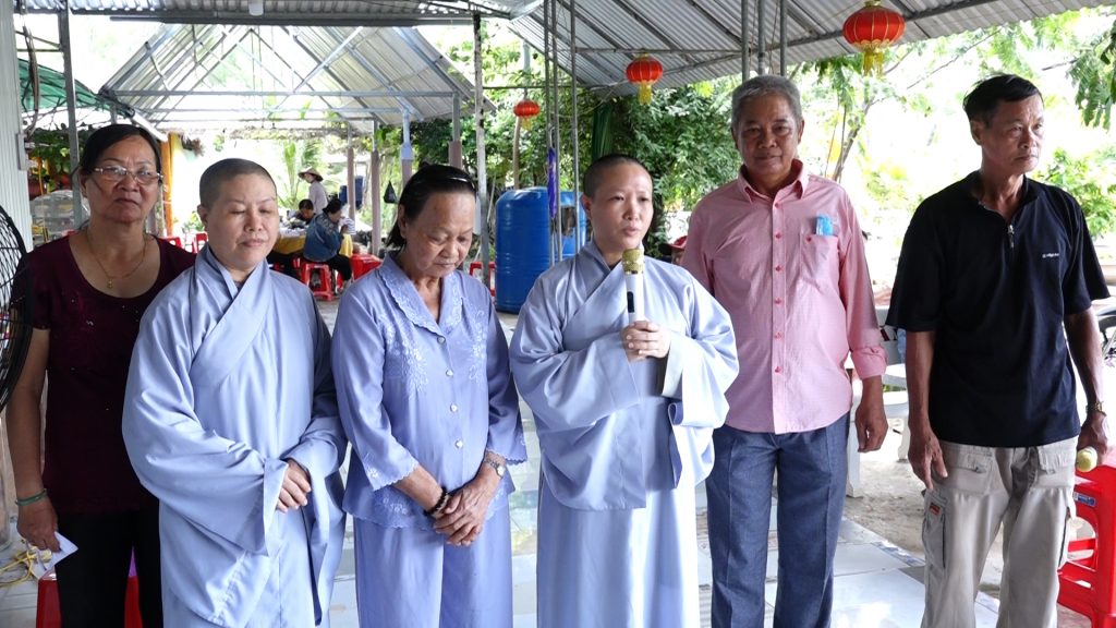 Kiên Giang: Chùa Tân Phước trao tặng quà cho người dân có hoàn cảnh khó khăn nhân mùa Vu lan Báo hiếu PL.2564