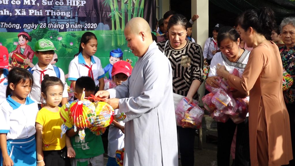 Kiên Giang: Chương trình trao quà “Trung Thu Cho Bé” tại trường THCS Phan Huy Chú
