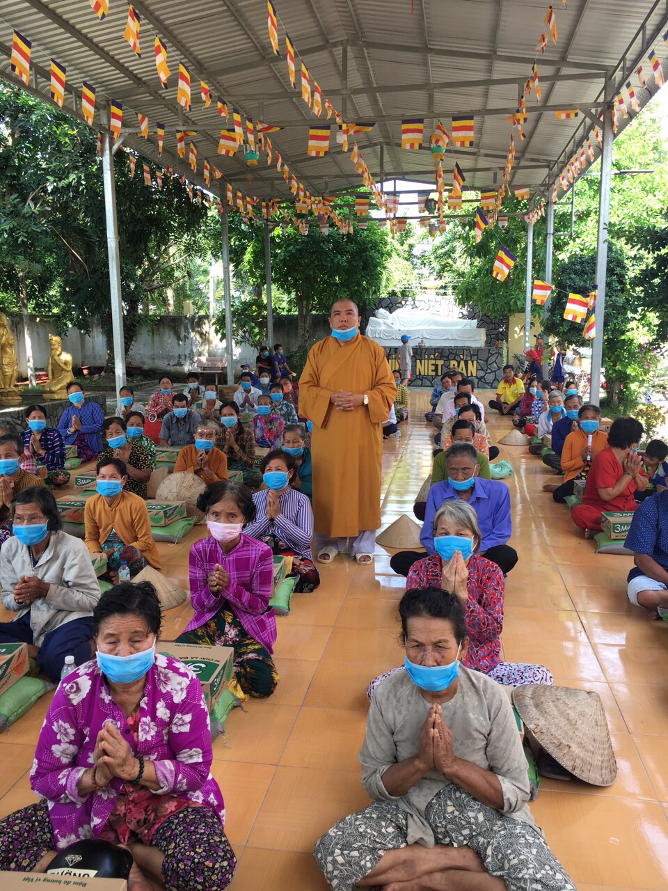 Sóc Trăng: Chùa Huệ Quang tặng quà cho người nghèo nhân mùa Vu lan Báo hiếu PL.2564